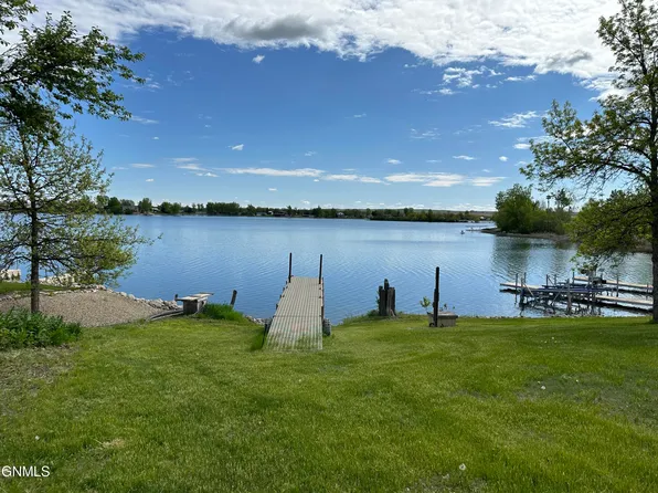 776 8p Ave NW #102, Mercer, ND 58559