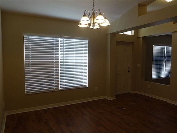 5th image of 826 SW Canary Ter