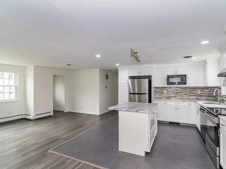 22 Wethersfield Rd — Photo 4