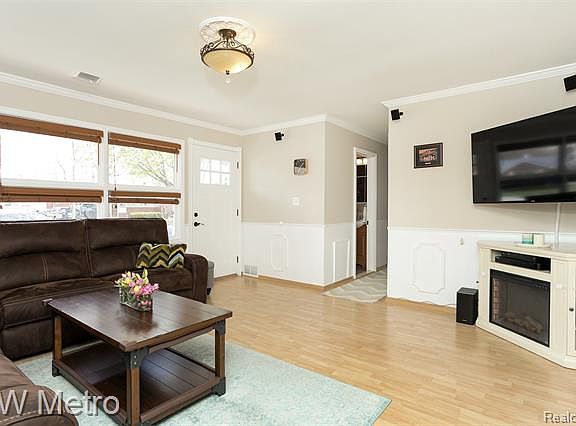 2nd image of 313 Essex St