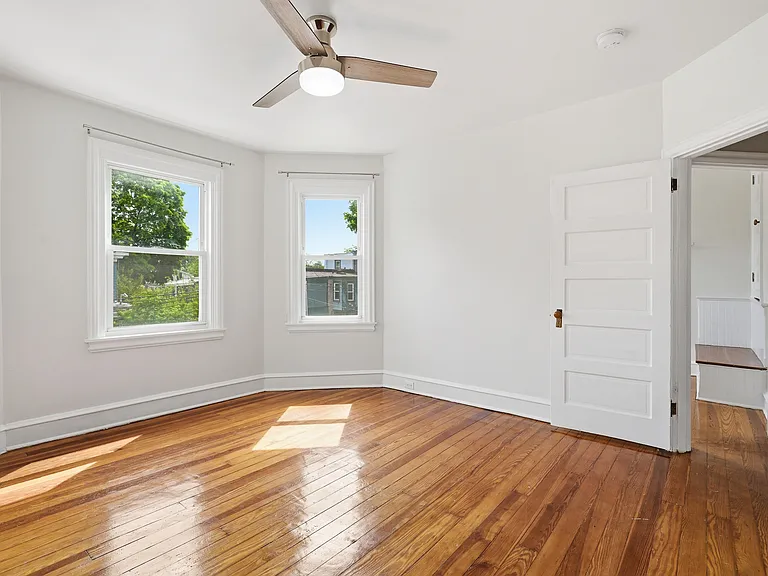 406 W 20th St — Photo 14