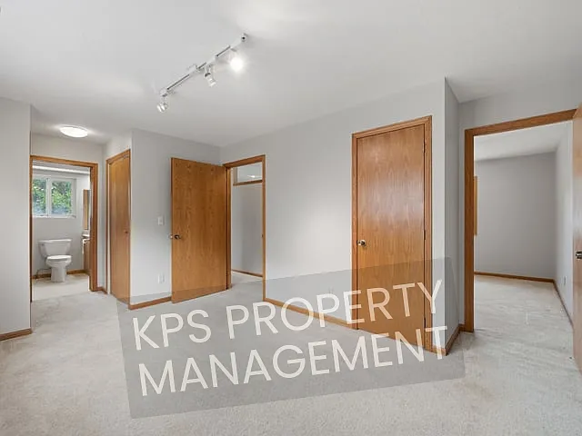 1915 Cypress Ln — Photo 11