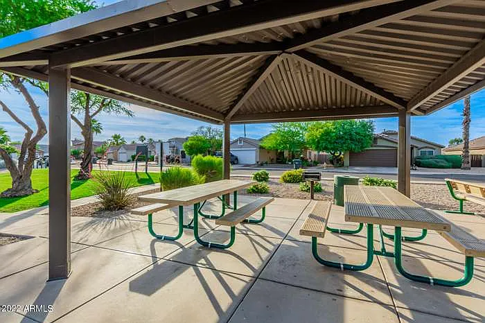 1015 E Irma Ln — Photo 15