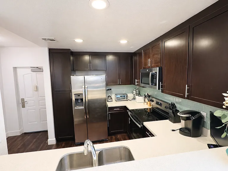 10740 Wilshire Blvd #127 — Photo 7