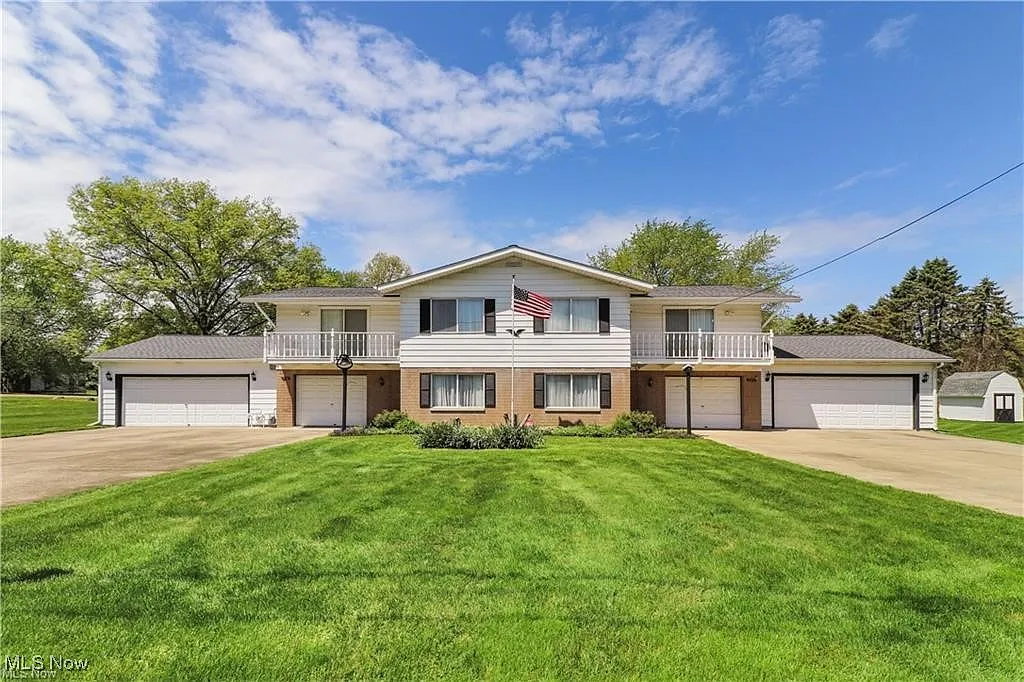 2512 Twin Lakes Dr photo 1