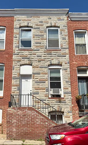 18 N Port St Photo 1