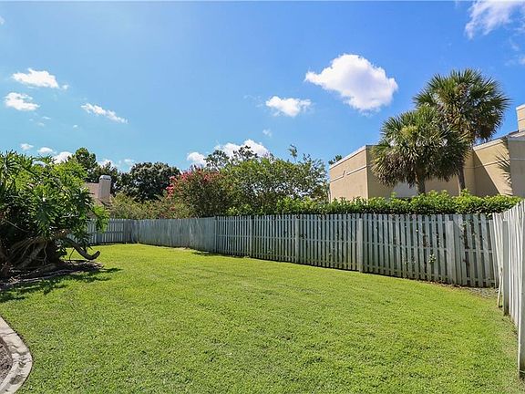 4th image of 1542 Carillon Park Dr
