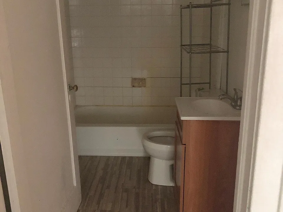 1004 W Main St #3