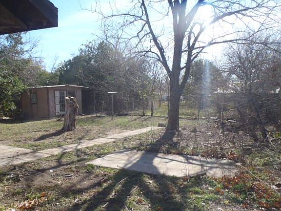 3rd image of 652 Fir Ln
