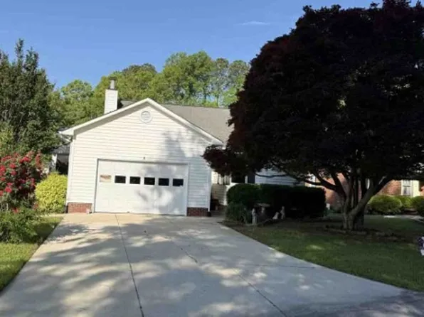 211 Lakemere Dr, New Bern, NC 28562