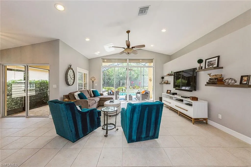 3 bed, 2.0 bath, 1996 sqft, $11,000 — Photo 2