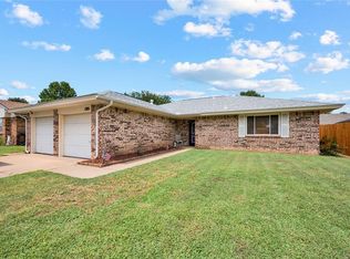 1505 NE 2nd St, Moore, OK 73160