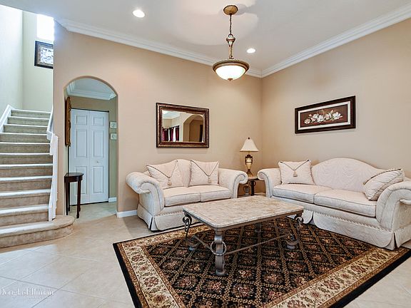 5th image of 1004 Grove Park Cir