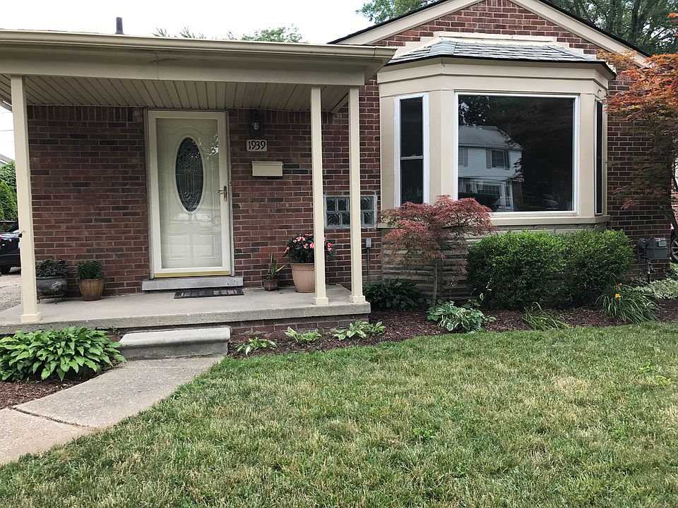 1st image of 1939 Catalpa Dr