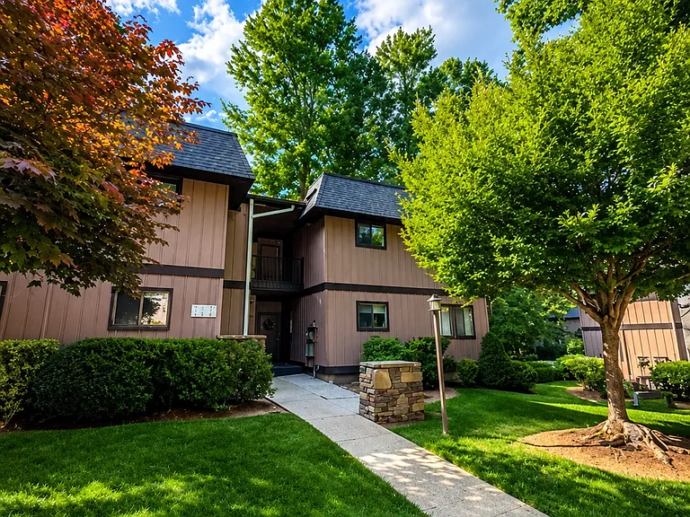 23 Lake Dr #F8 — Photo 2