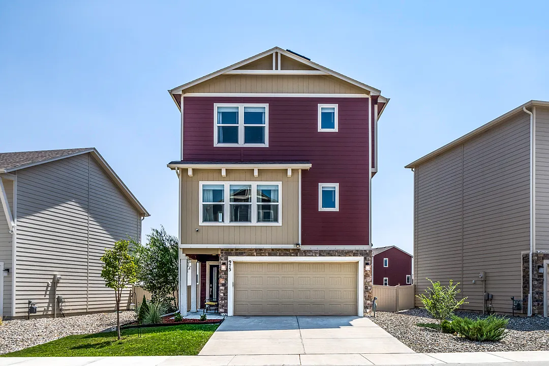 3 bed, 2.5 bath, 1739 sqft, $2,350 — Photo 1