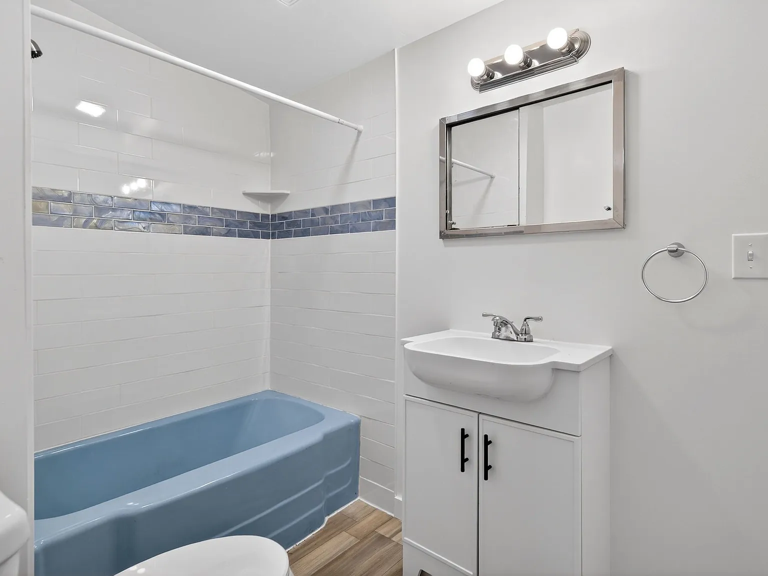 3 bed, 994 sqft, $1,995 — Photo 3