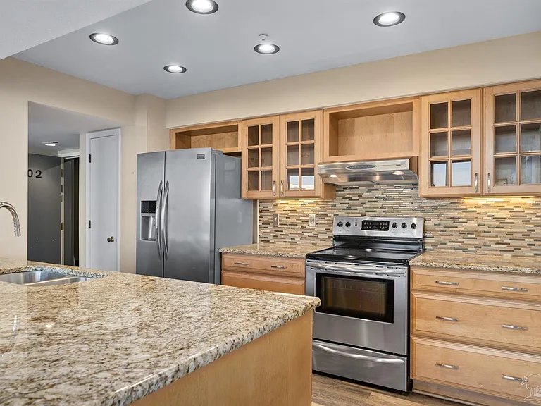402 Port Royal Way — Photo 10