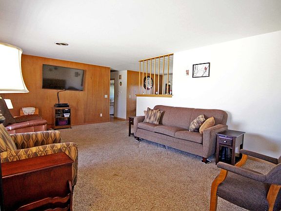 2nd image of 11 Old Orchard Ln