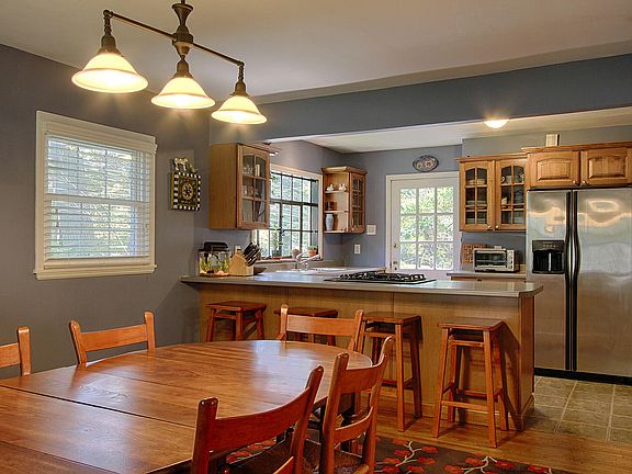 5th image of 114 NE Herron Dr