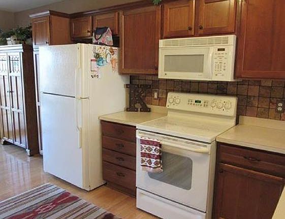 4th image of 603 Village Ln