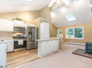 6 Neosha Rd, Highland Lakes, NJ 07422