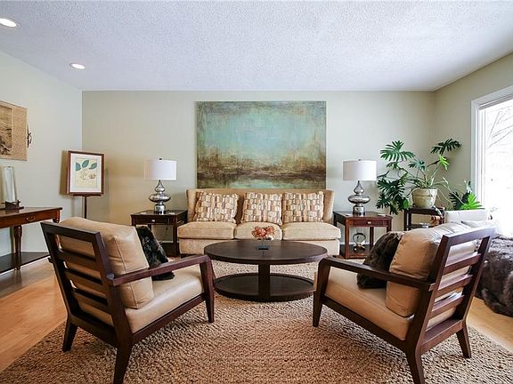 4th image of 34 High Hill Dr