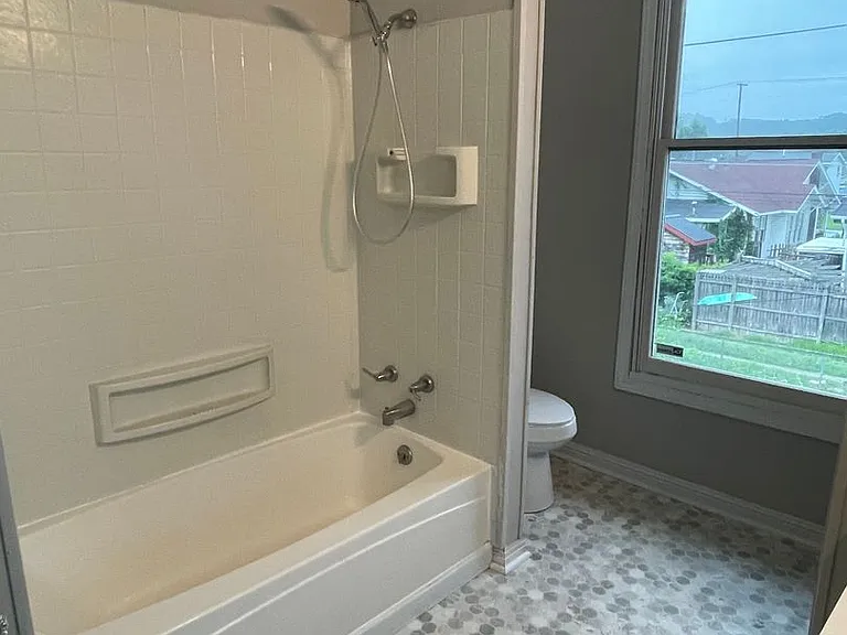 2318 Monroe Ave — Photo 4