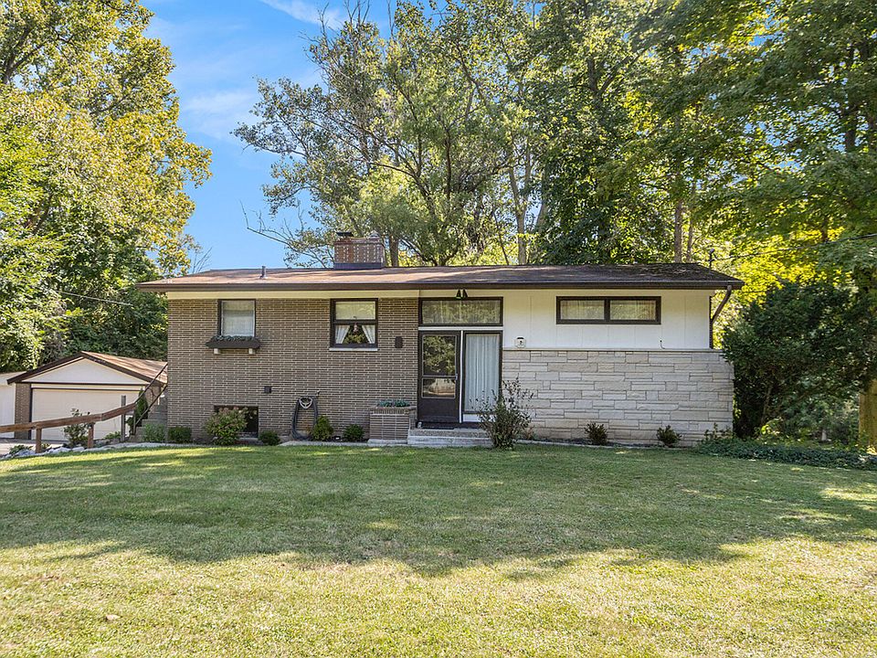 1st image of 13900 Windemere Dr NW