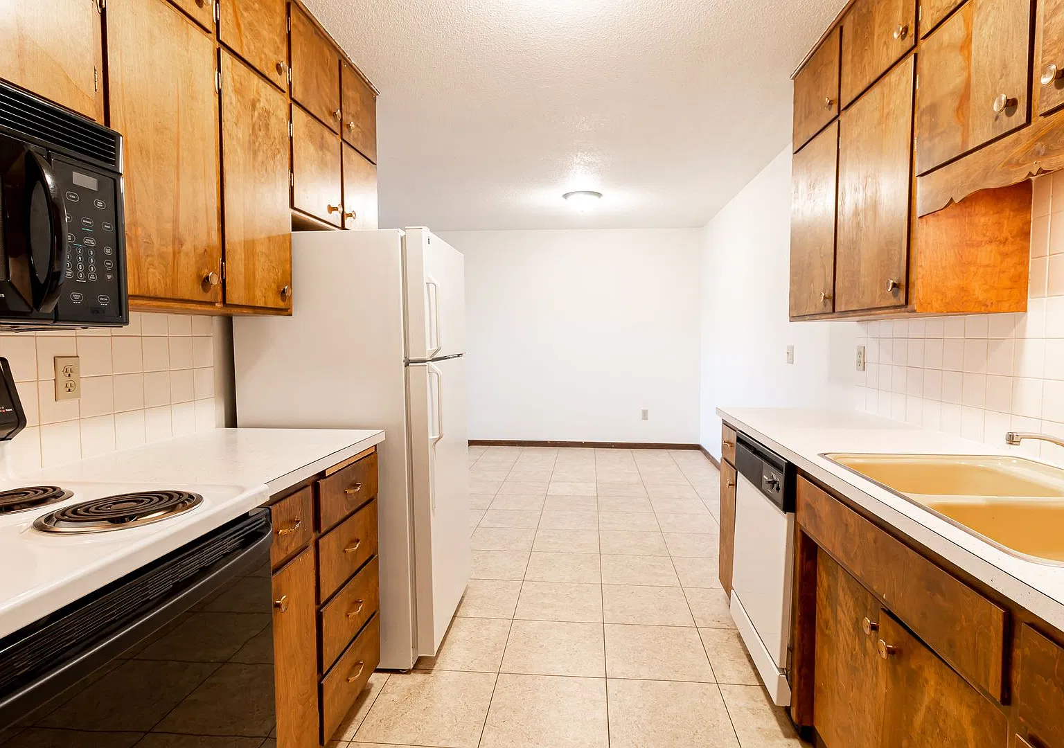 Bison Arms Apartments — Photo 4