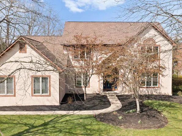 1175 Harrison Pond Dr, New Albany, OH 43054