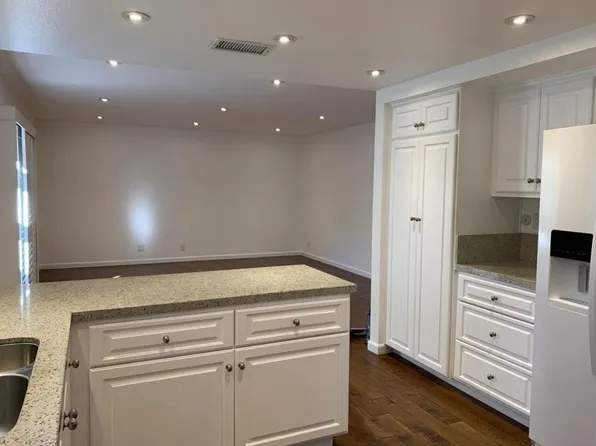 924 Thistlegate Rd, Oak Park, CA 91377