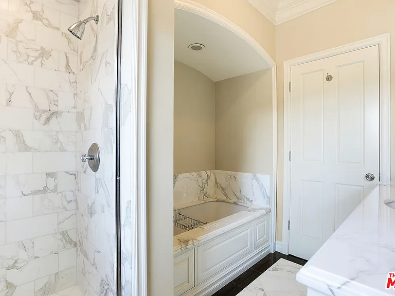155 S Rodeo Dr — Photo 10