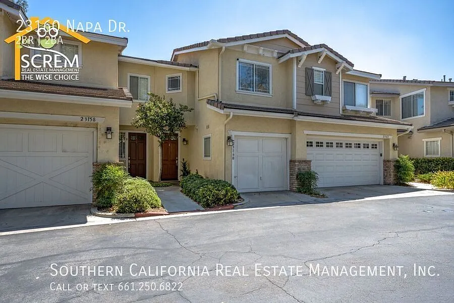 Two Bedroom Cheyenne Townhouse in Valencia — Photo 1