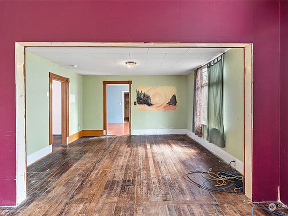 5th image of 610 E 1st Street