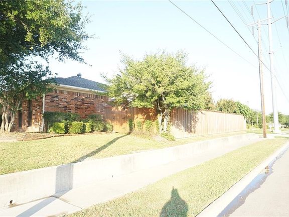 3rd image of 1102 Dandelion Dr