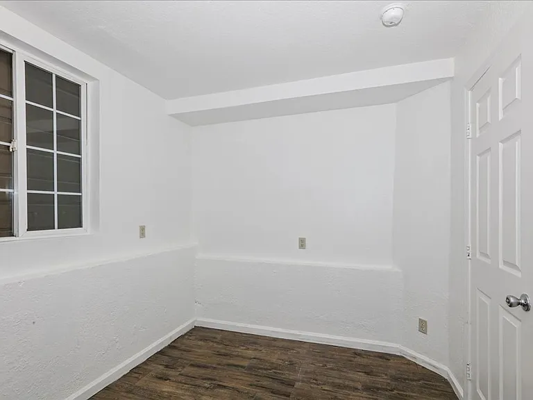 826 20th St #F — Photo 15