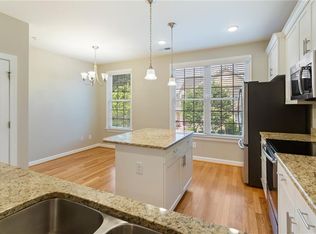 101 Carrington Ln, Yorktown, VA 23692