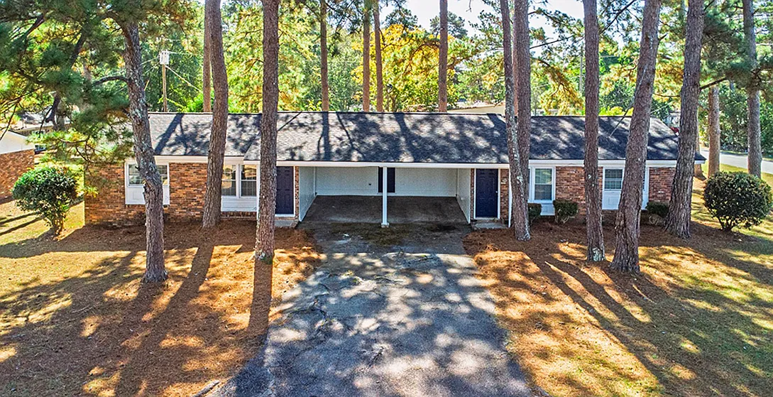 Blue Pines Apartments — Photo 2
