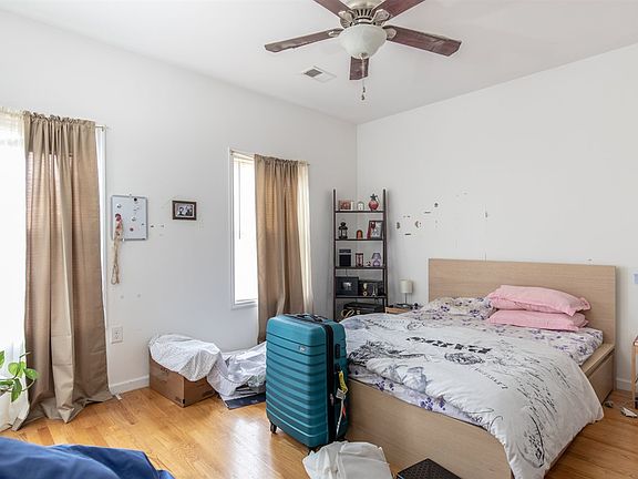 3rd image of 32 Whitman Ave