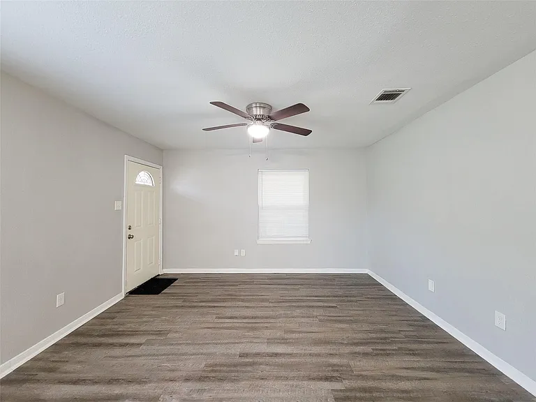 5242 Keystone St — Photo 3