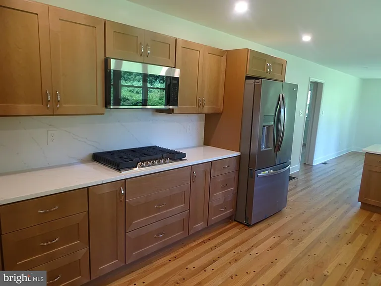 449 E Street Rd — Photo 12