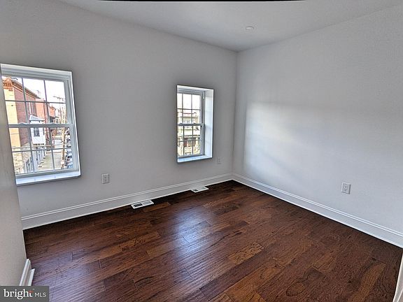 5th image of 835-837 Corinthian Ave #2