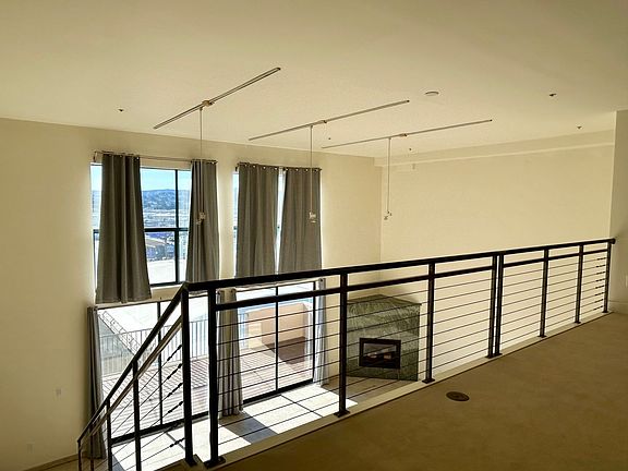 5th image of 2121 26th St Unit 202