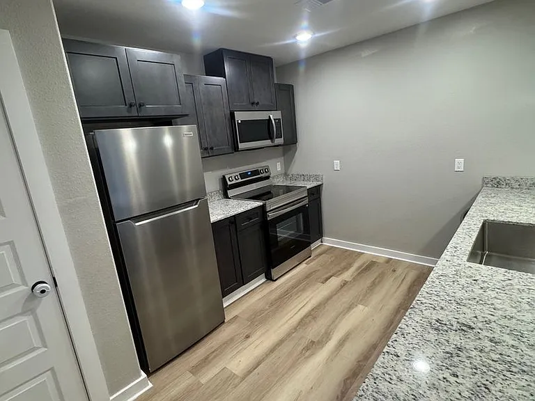 3802 Hollis Dr — Photo 4