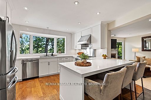 3rd image of 429 Ridge Rd E