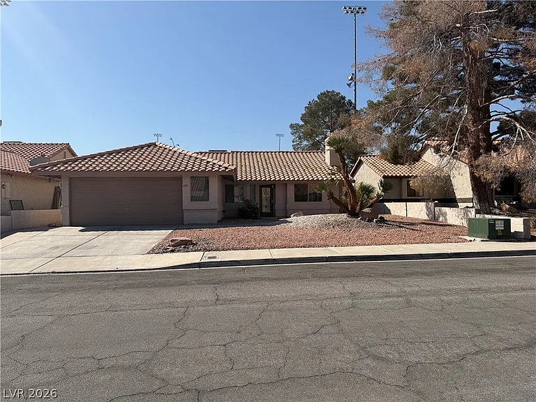488 Chelsea Dr — Photo 1