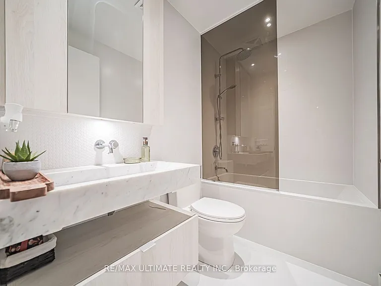11 Yorkville Ave #1902 — Photo 21