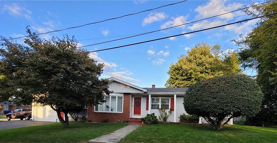 1st image of 6 Carol Ann Dr
