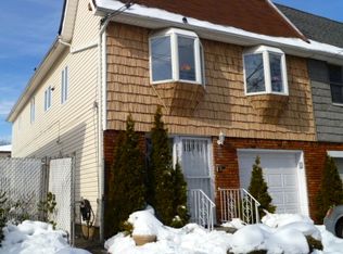 722 Drumgoole Rd W, Staten Island, NY 10312